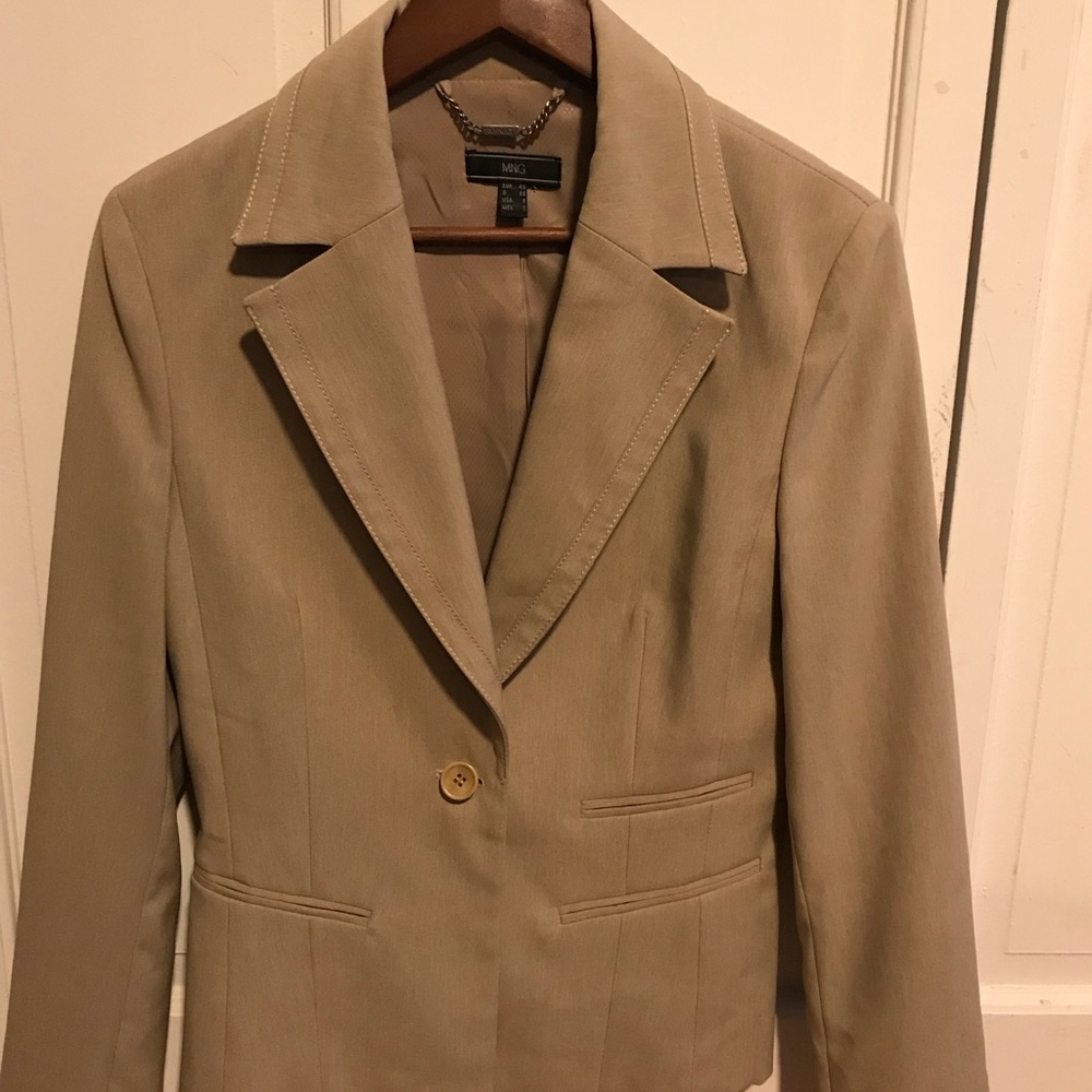 Suit - Picture 2 of 6